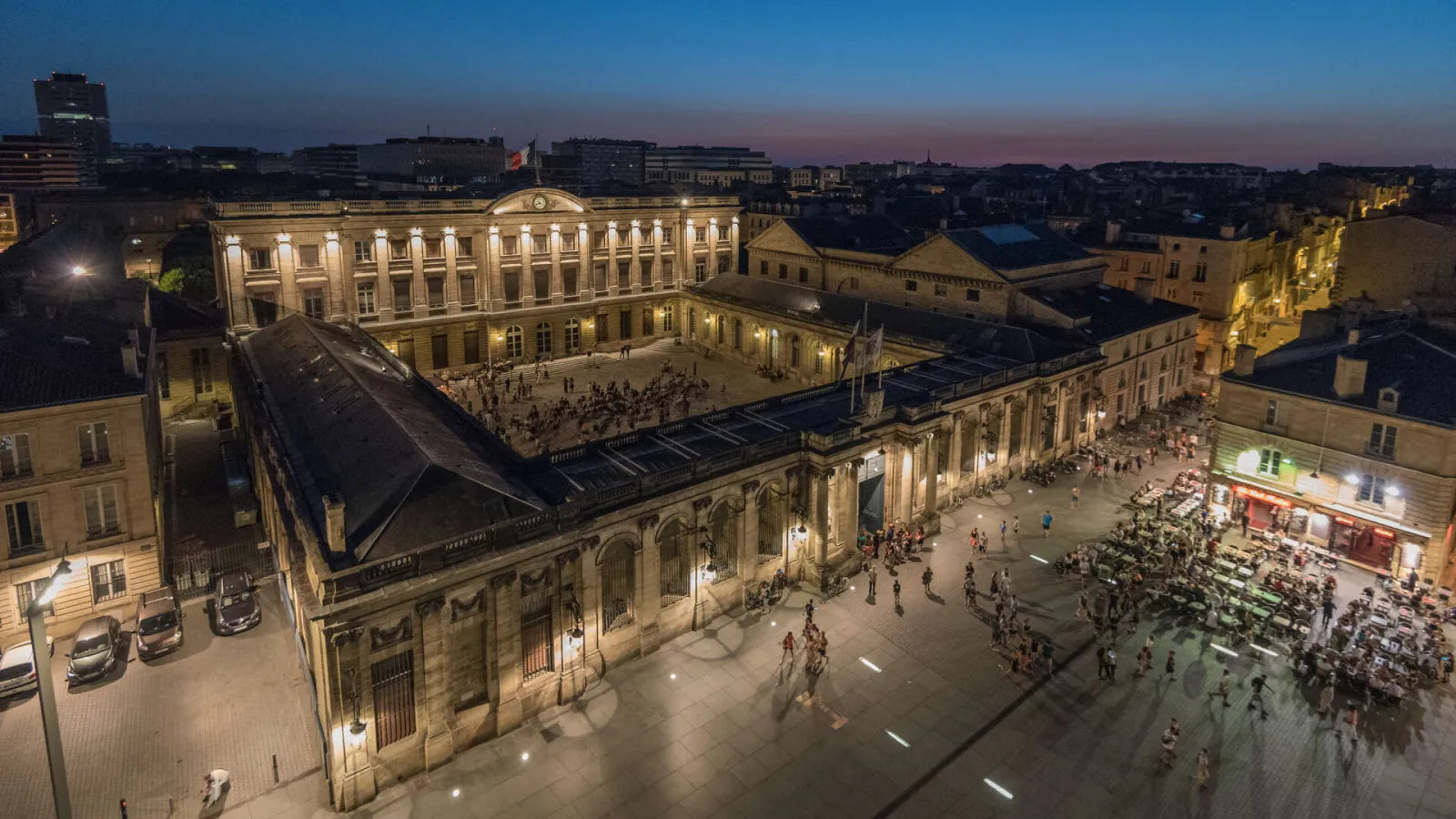 Bordeaux : une balade entre l’Hôtel de Ville et Mériadeck, deux quartiers que tout oppose… et qui se complètent